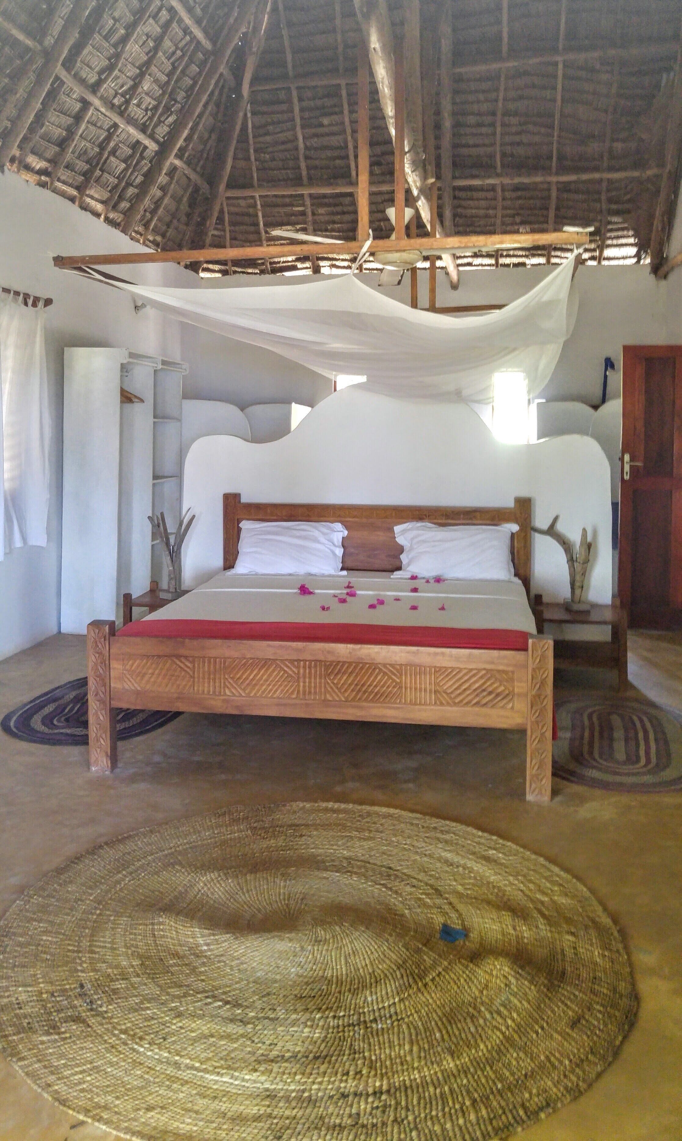 3 bedrooms, WiFi, bed sheets, wheelchair access