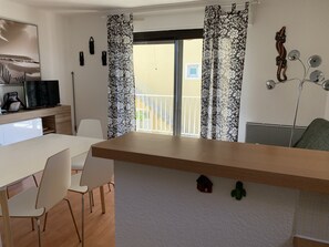 Dining - T2 with garage comfortable 20 m from the beach (Palavas-Les-Flots)