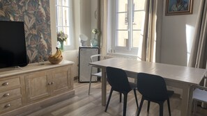 Dining - Cosy town house in the heart of the Normandy bocage (Lisieux)