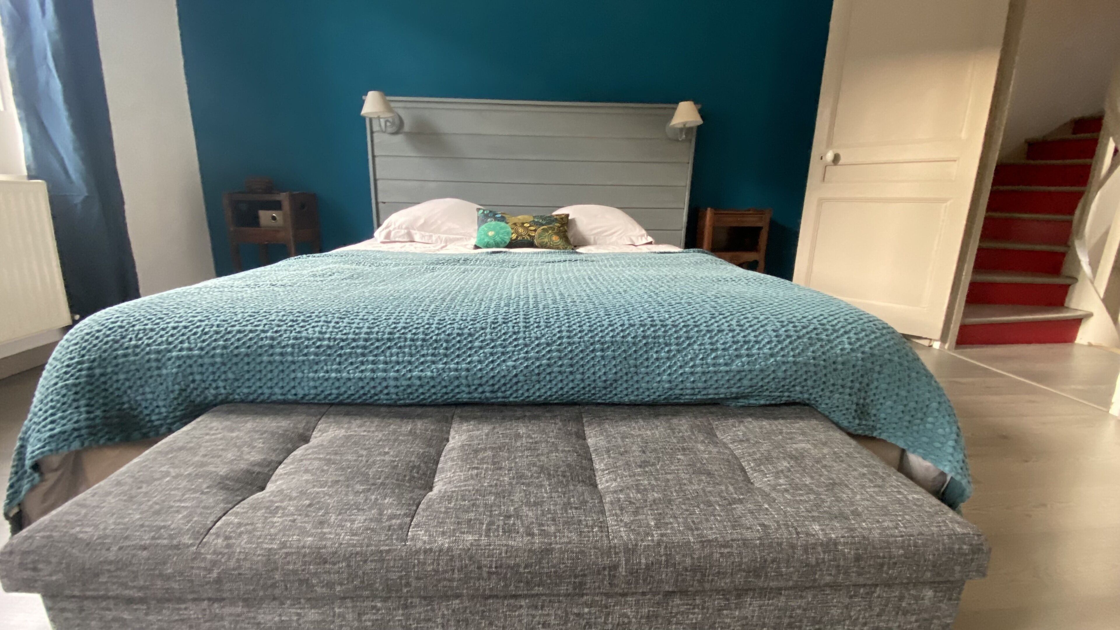 3 bedrooms, desk, iron/ironing board, travel crib