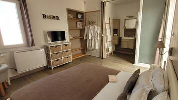 1 slaapkamer, een bureau, gratis wifi, beddengoed
