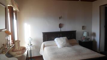 2 chambres, fer et planche Ă  repasser, draps fournis