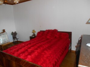 2 chambres, fer et planche à repasser, draps fournis