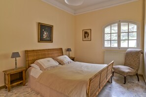 3 chambres, fer et planche à repasser, lit parapluie, Wi-Fi gratuit