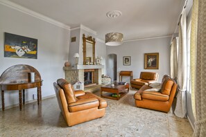 TV, fireplace, DVD player, table tennis