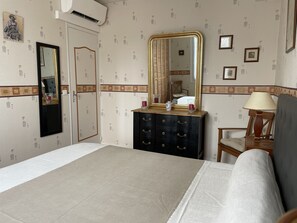 2 chambres, fer et planche à repasser, Wi-Fi gratuit, draps fournis