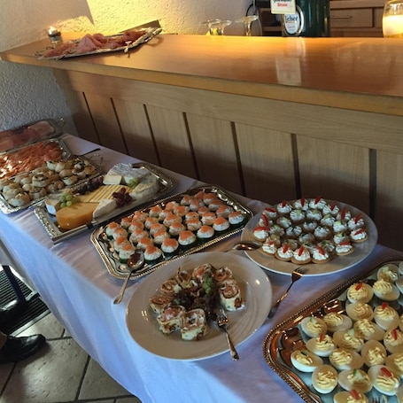 Se sirven almuerzos y cenas, cocina regional