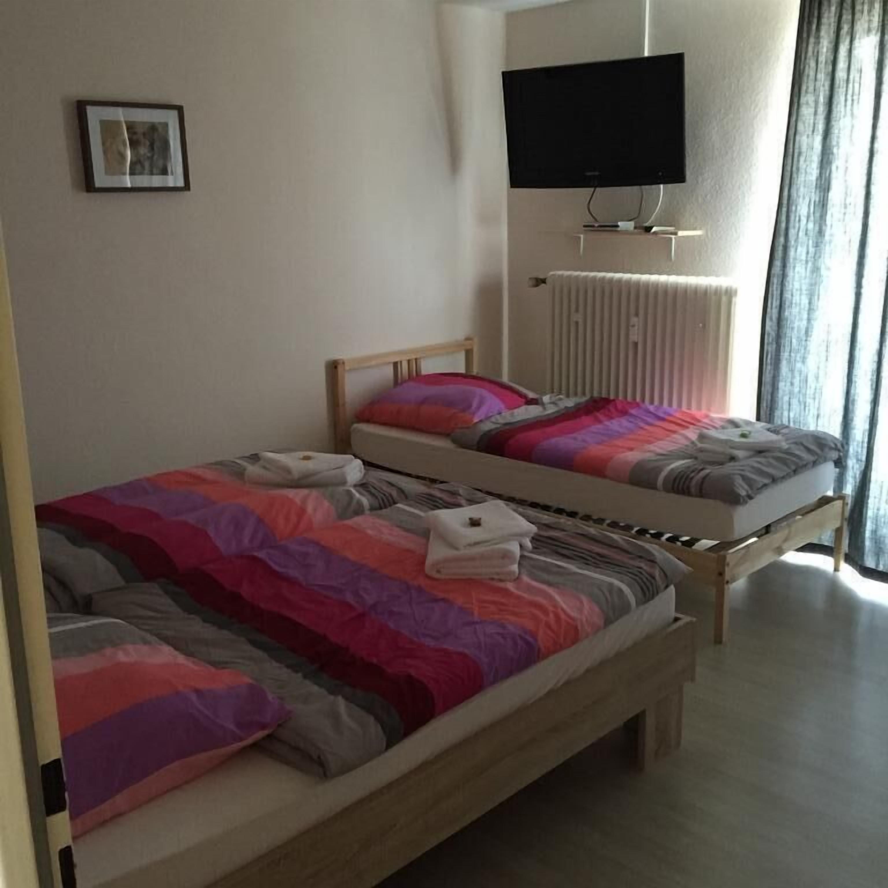 Kahden hengen huone, tupakointi kielletty | Allergiatestatut vuodevaatteet, työpöytä, ilmainen Wi-Fi, vuodevaatteet