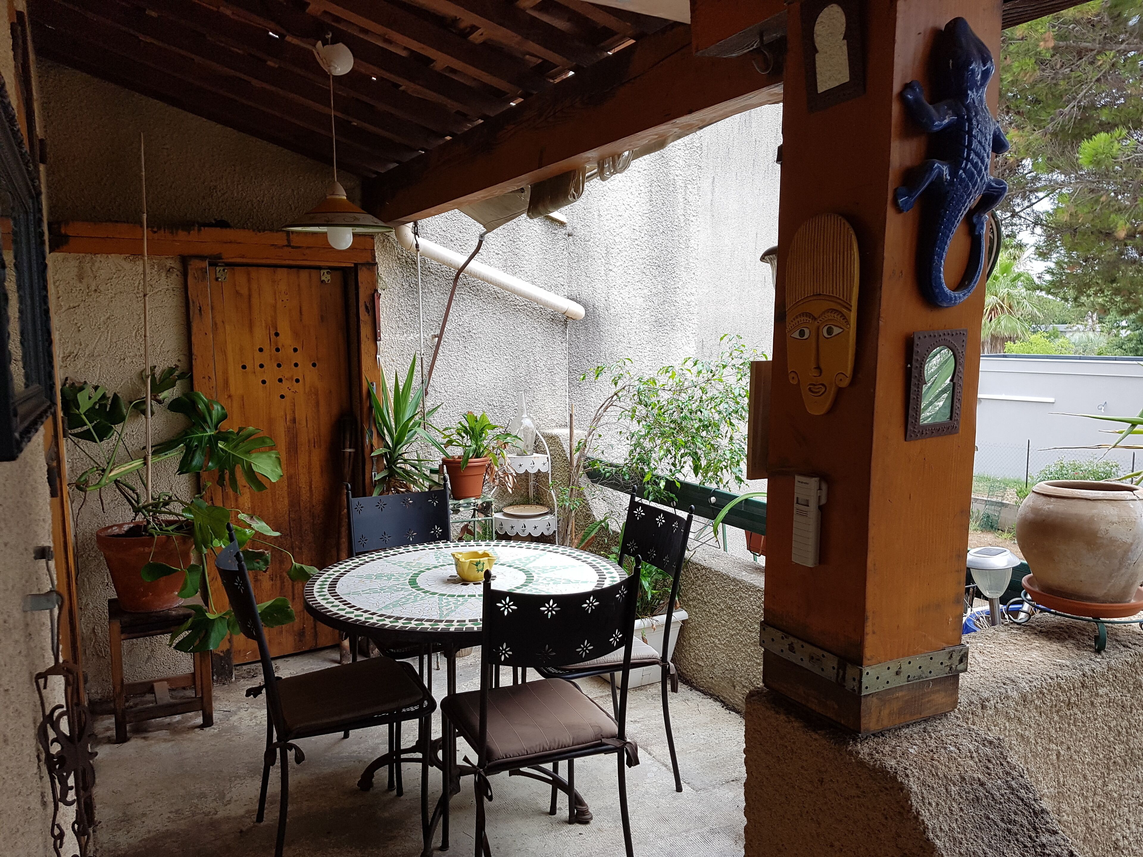 Villa Béziers. very quiet area.