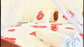2 bedrooms, iron/ironing board, free WiFi, bed sheets