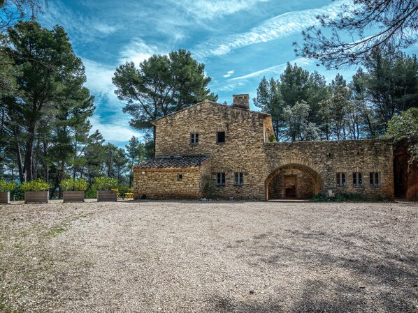 Exterior - Stunning panoramic views and heated pool in Roussillon (Roussillon)