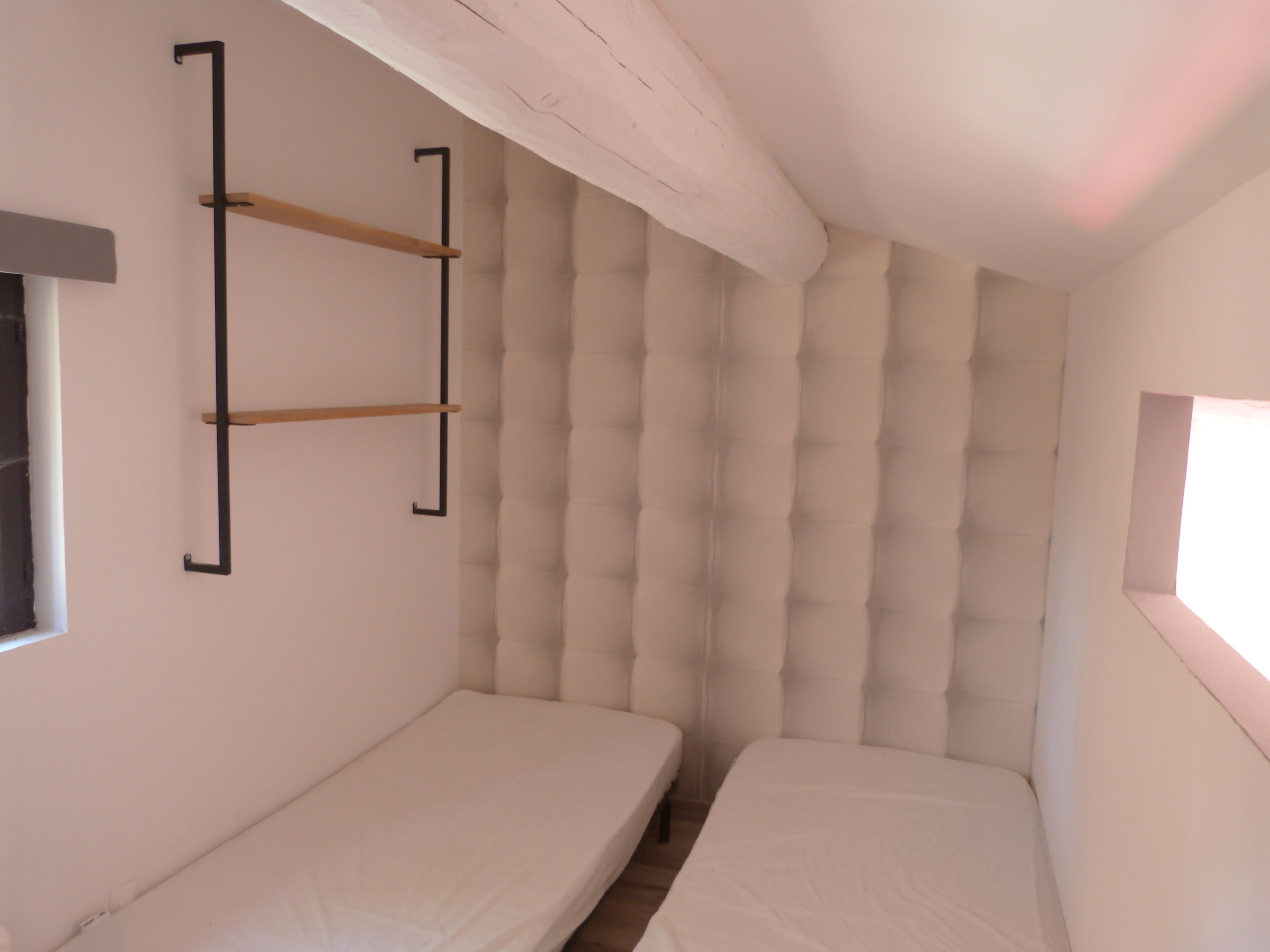 STUDIO WITH JACUZZI IN THE SHADOW OF THE CHENES