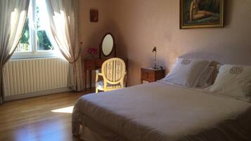 5 slaapkamers, een strijkplank/strijkijzer, gratis wifi, beddengoed