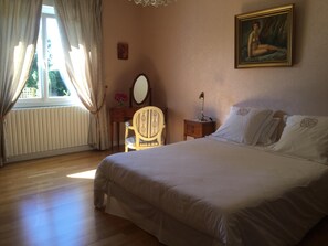 5 chambres, fer et planche Ă repasser, Wi-Fi gratuit, draps fournis