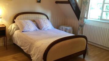 5 slaapkamers, een strijkplank/strijkijzer, gratis wifi, beddengoed