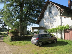 Property grounds - Artist's house in a preserved natural setting, near the Futuroscope (Senillé-Saint-Sauveur)
