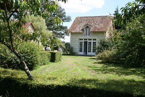 Exterior - Artist's house in a preserved natural setting, near the Futuroscope (Senillé-Saint-Sauveur)