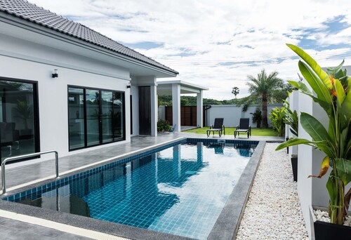 Neue Villa mit Pool und Whirlpool - 900 m vom Strand Pak Nam Pran entfernt