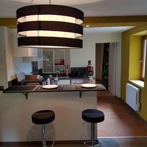 Kjøleskap, mikrobølgeovn, ovn og oppvaskmaskin