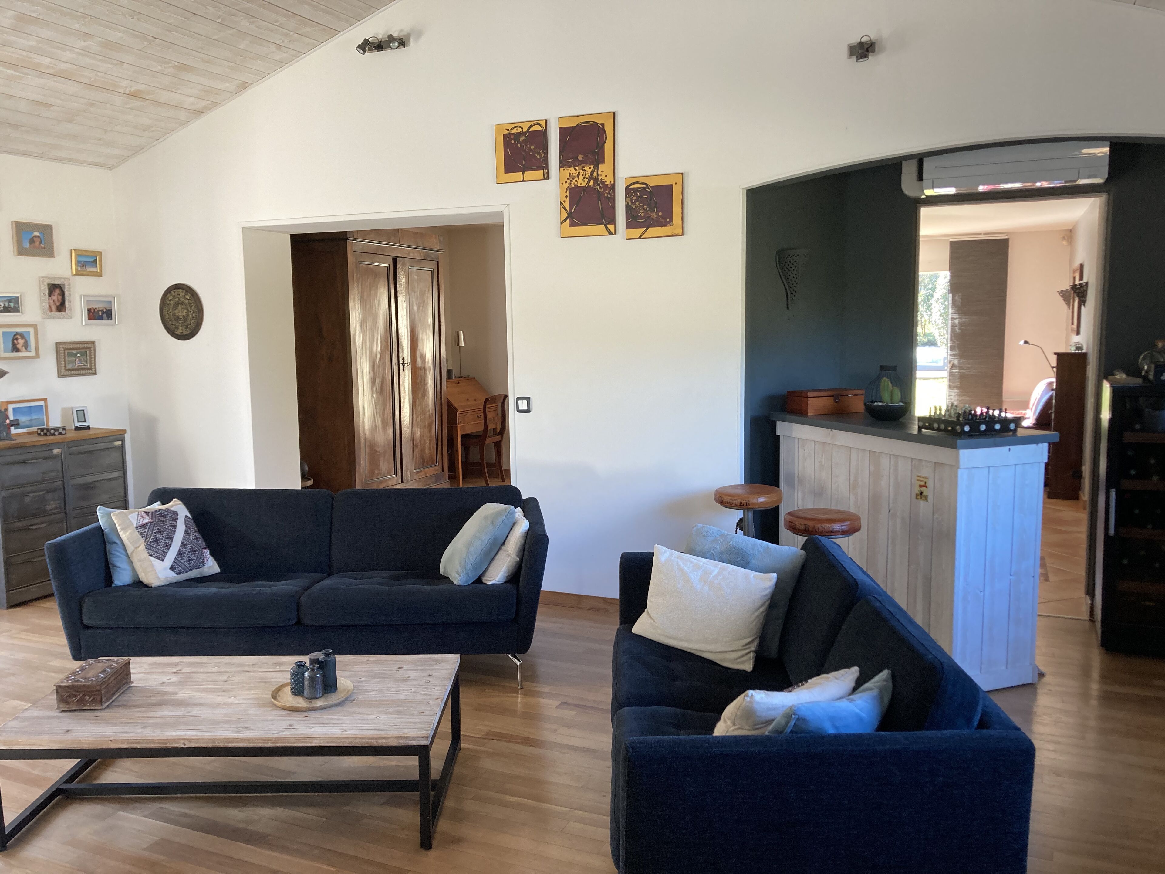 Quiet air-conditioned villa 15 minutes from Bordeaux with swimming pool and spa