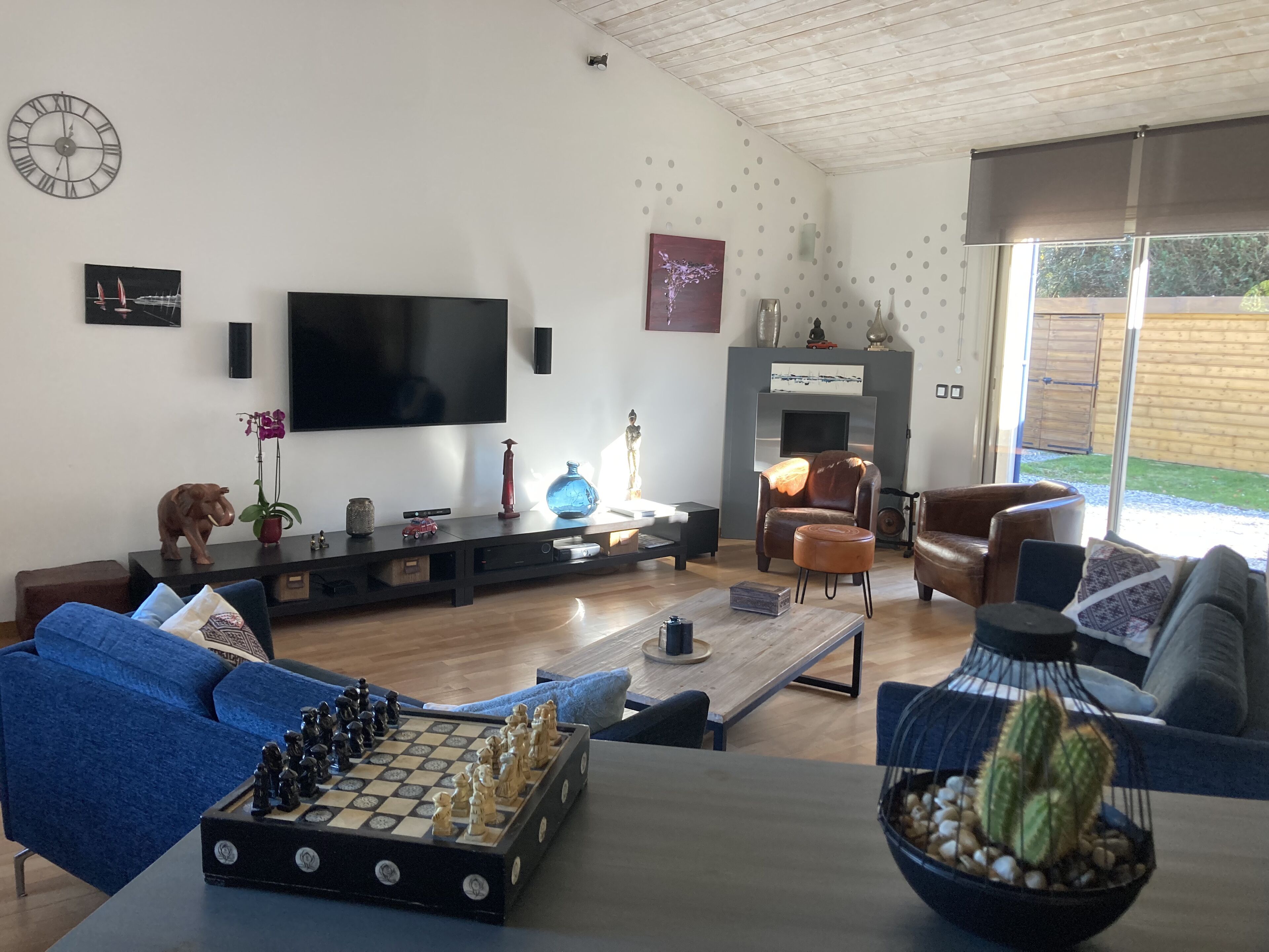 Quiet air-conditioned villa 15 minutes from Bordeaux with swimming pool and spa