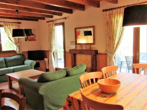 TV, DVD player, table tennis, stereo