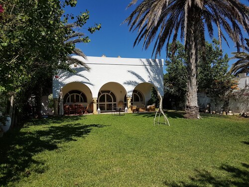 Très belle villa à Hammammet (Les Deux Oueds) en bord de mer