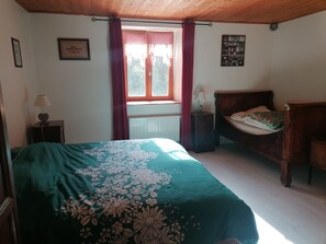 2 bedrooms, WiFi, bed sheets