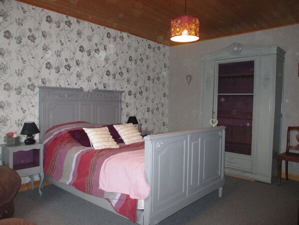 2 bedrooms, WiFi, bed sheets