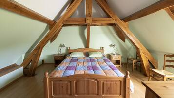 3 bedrooms, iron/ironing board, travel cot, free WiFi