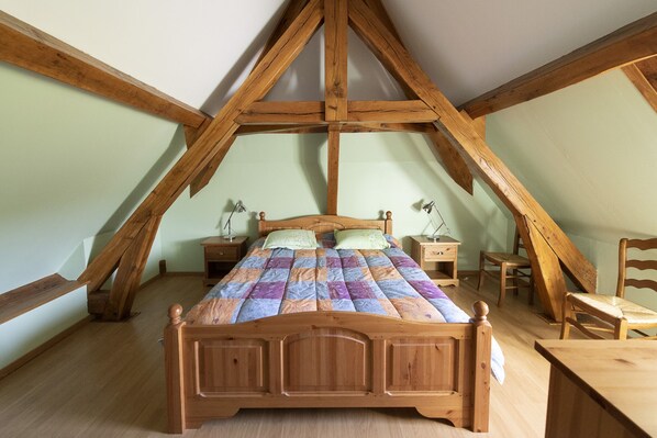 3 bedrooms, iron/ironing board, travel cot, free WiFi