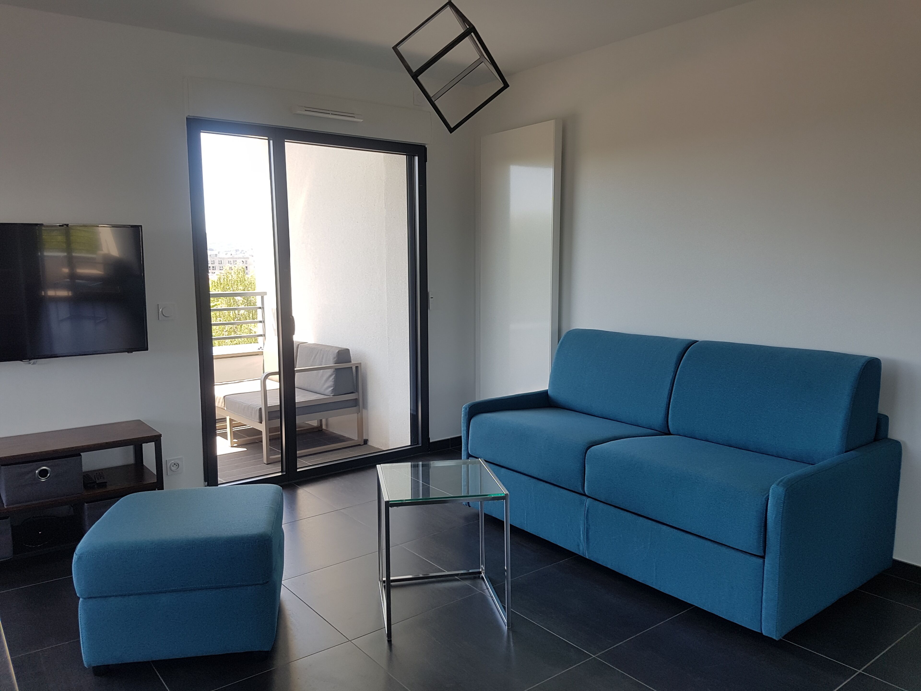 Nice view, quiet 2 rooms new, free parking