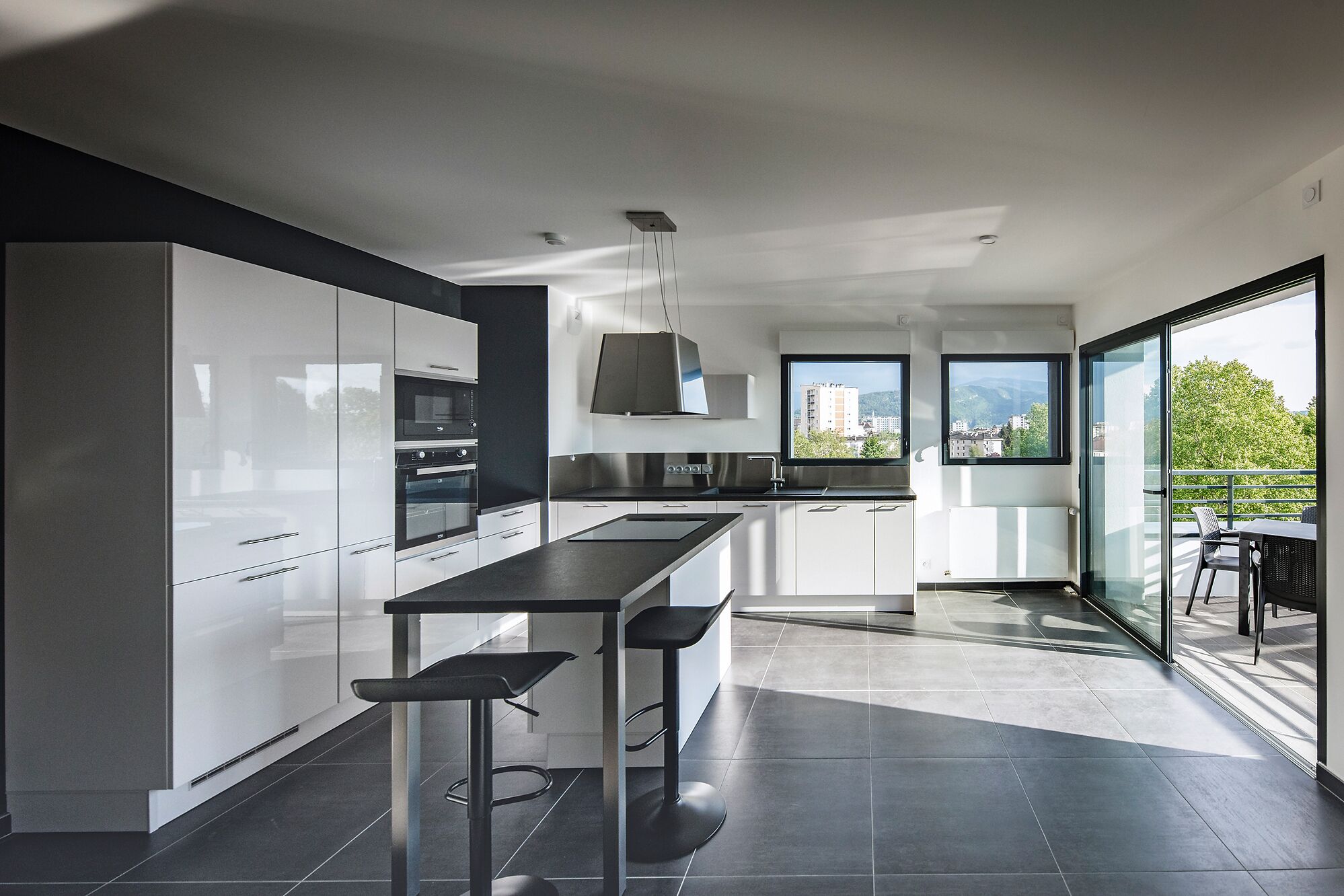 Nice view, quiet 2 rooms new, free parking