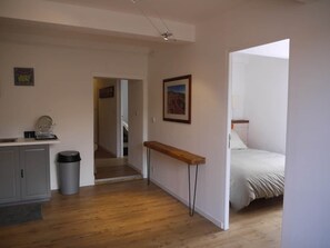 2 slaapkamers, een strijkplank/strijkijzer, wifi, beddengoed