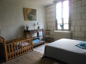 5 chambres, fer et planche à repasser