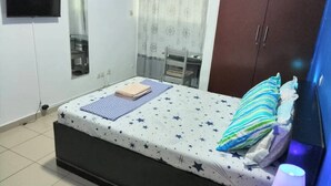1 غرفة نوم ومكتب ومكواة/لوح كي وواي فاي مجانًا