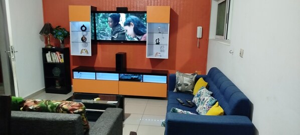 تلفزيون ذكي، مشغل دي في دي، كُتُب، مكتب