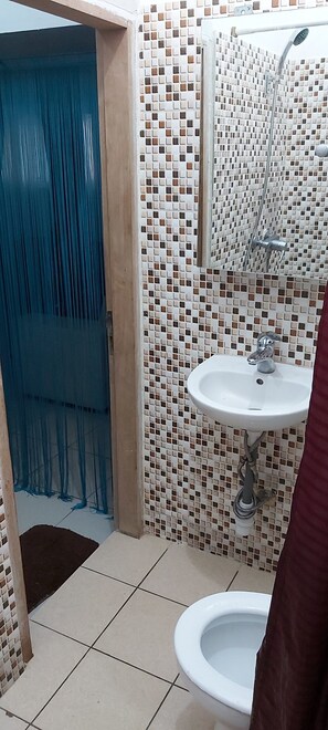 Shower, hair dryer, towels, soap - BEAUTIFUL 2 ROOMS FURNISHED APARTMENT IN LA RIVIERA (Cocody)