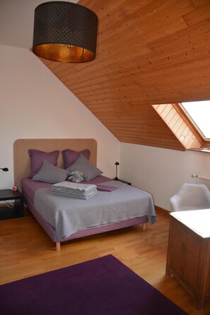 5 bedrooms, desk, iron/ironing board, free WiFi