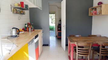 Frigorifero, forno, piano cottura, lavastoviglie