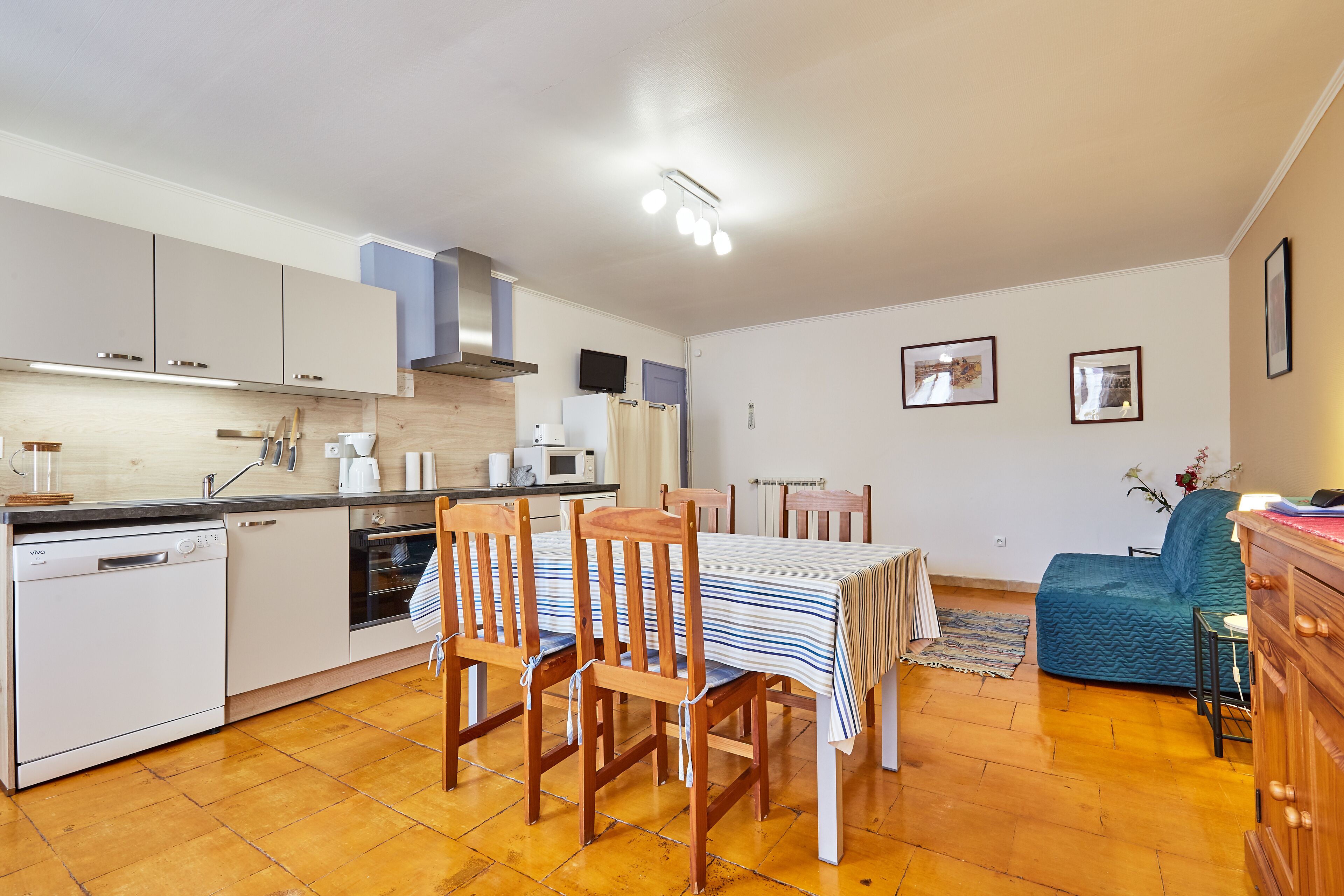 GRAND JUNO Beautiful F2 in the heart of old Courseulles / Landing beaches