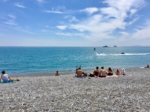 Sun loungers - Large family home, air-conditioned, lovely private pool, relaxing on the Côte d'Azur (Tourrettes-Sur-Loup)