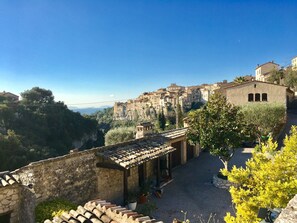 Exterior - Large family home, air-conditioned, lovely private pool, relaxing on the Côte d'Azur (Tourrettes-Sur-Loup)
