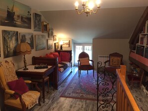 Fernseher, DVD-Player, Bücher