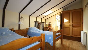4 bedrooms, iron/ironing board, travel crib, free WiFi