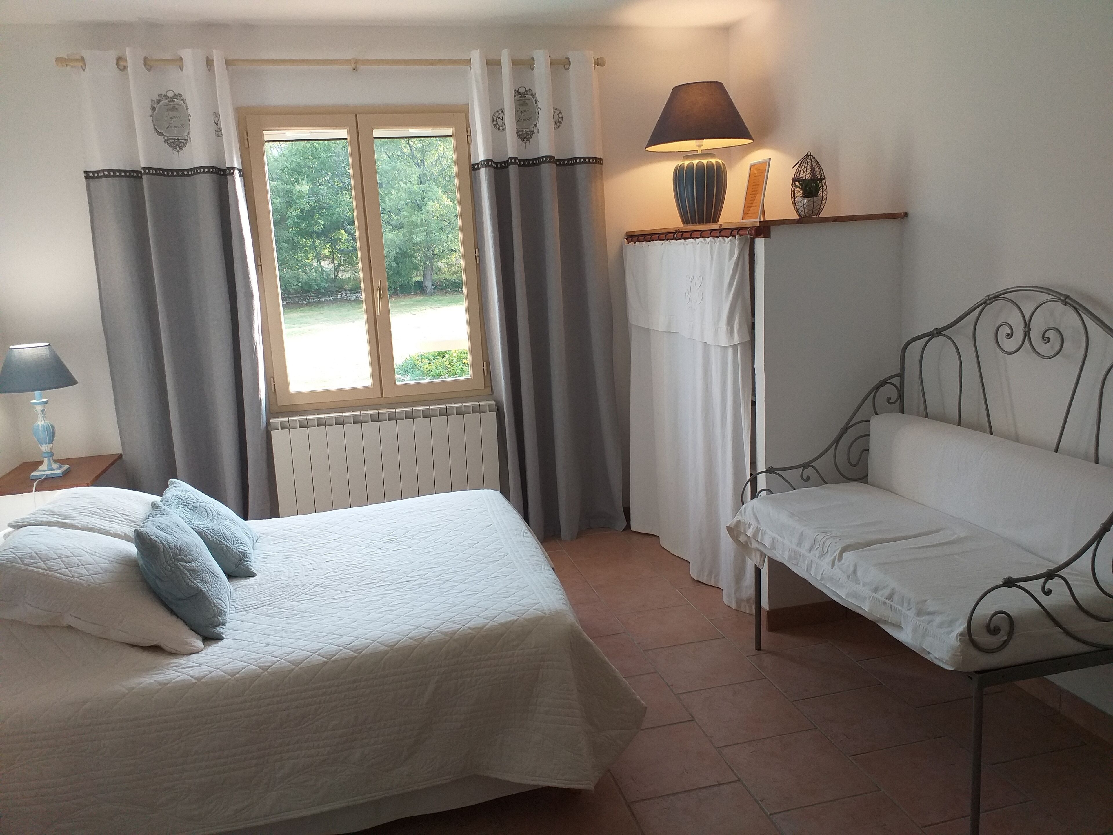 Cante Grillet in Provence at the foot of the Luberon