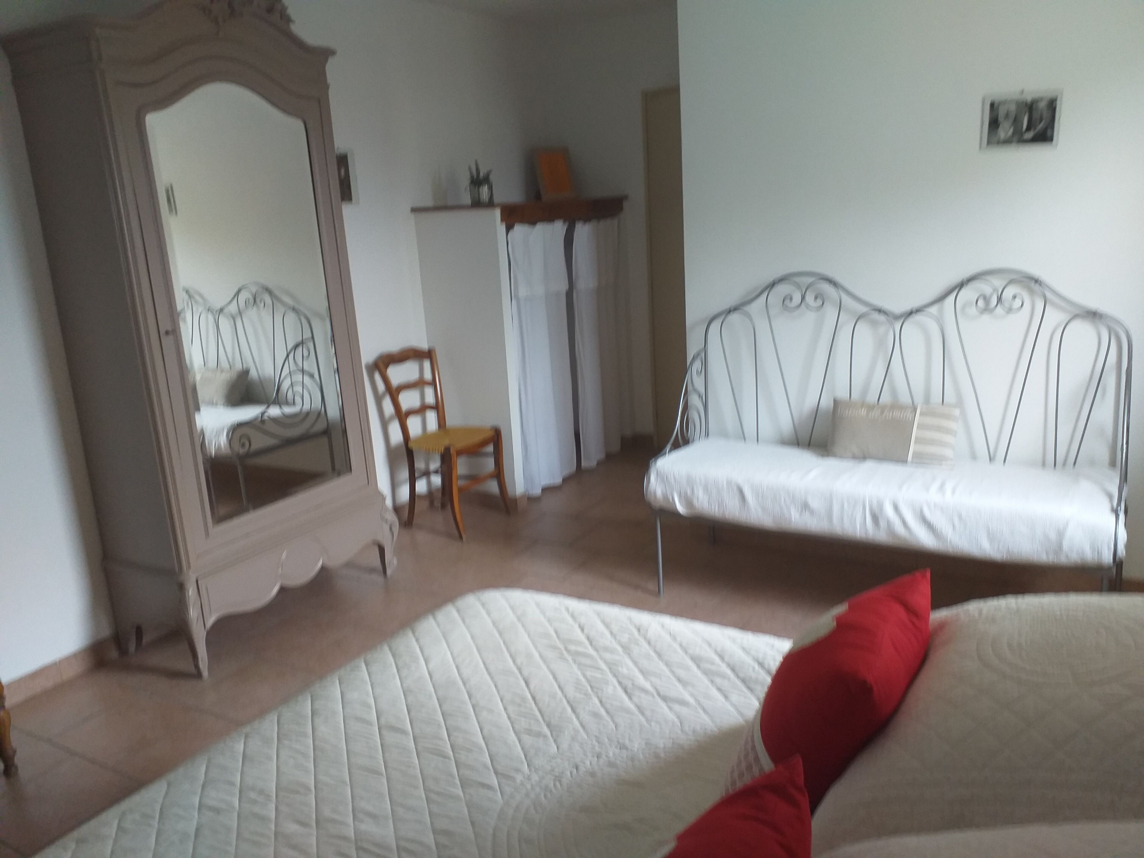 Cante Grillet in Provence at the foot of the Luberon