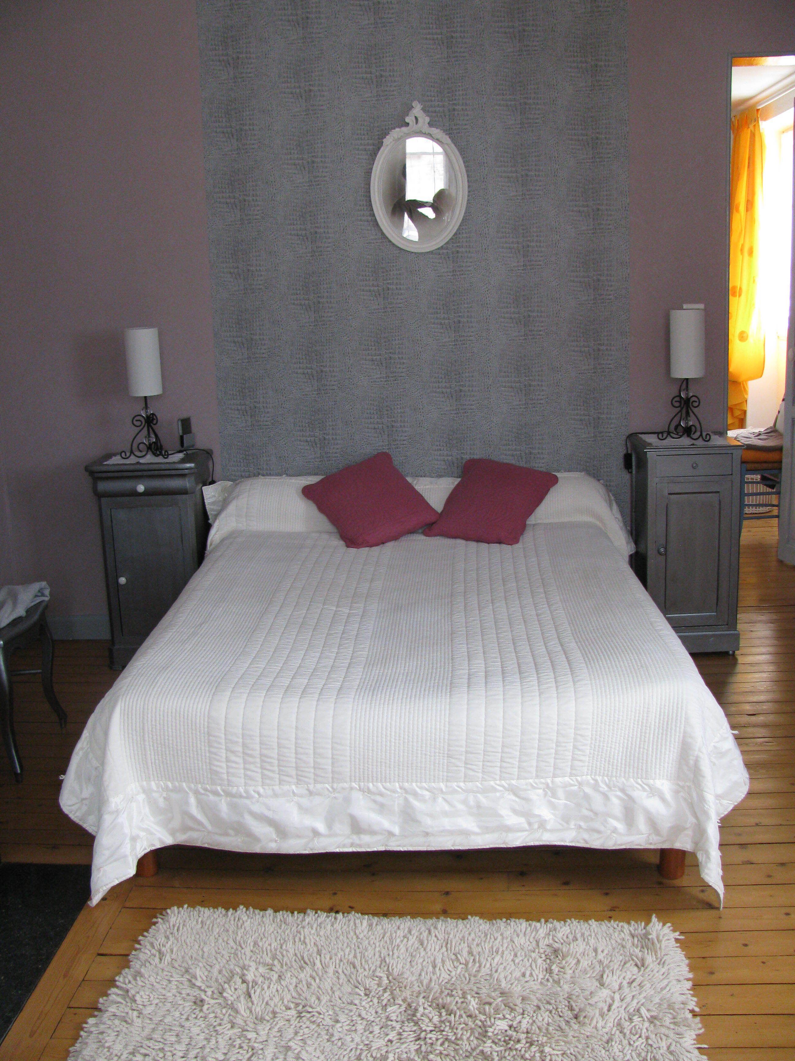 2 chambres, bureau, fer et planche à repasser