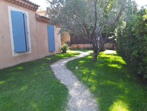 المنطقة المحيطة بالمنشأة