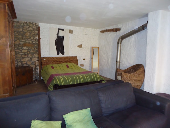 3 bedrooms, bed sheets